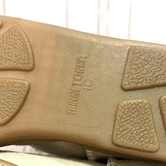 Minnetonka Suede Sheepskin Fur Lined Boots Size 10 Color Sand - Picture 9 of 10